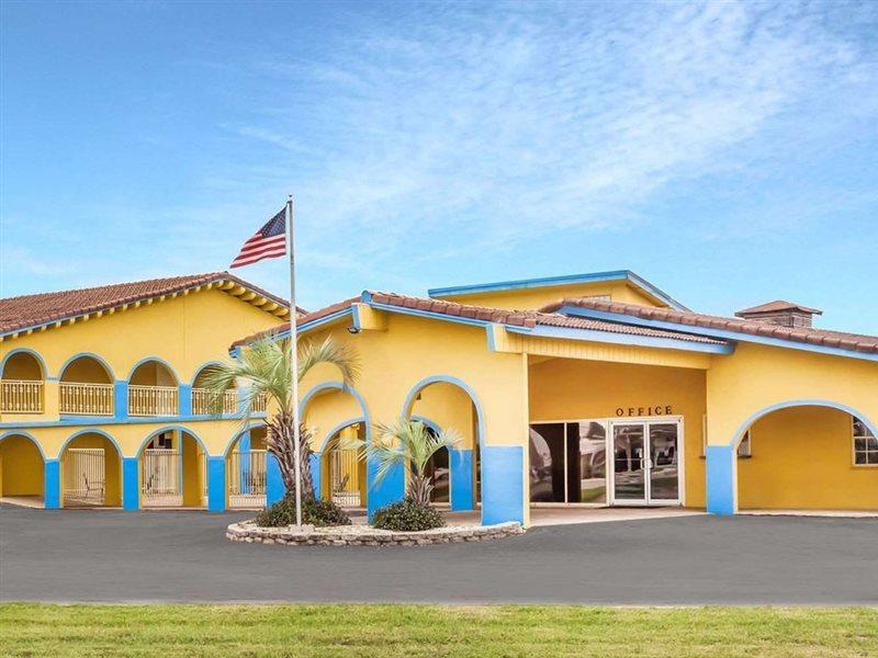 Days Inn By Wyndham San Antonio Lytle Exterior photo